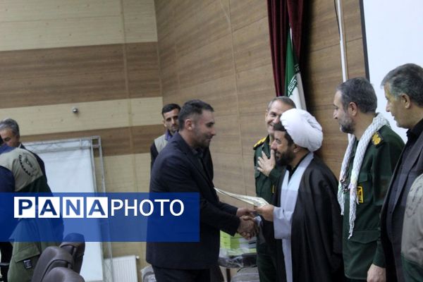 تجلیل از کارآفرینان ملکان در آیین هفته بسیج