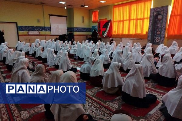 افتتاح کتاب «از ایرانمان دفاع کنیم» در دبستان ۲۲ بهمن با حضور مادر شهید عرشیان افشارمند