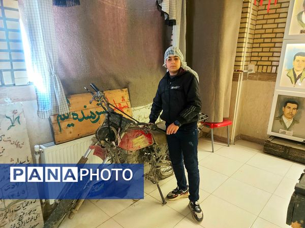 پسران حاج قاسم سلیمانی در گلزار شهدا ملارد یاد او و شهدا را گرامی داشتند