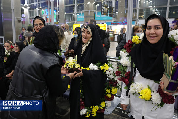 بازگشت طلایی‌پوشان بلندقامت دانش‌آموز ایران با کاپ قهرمانی