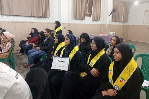 نخستین گردهمایی شعر و داستان در کانون رسالت با حضور استاد ادبیات