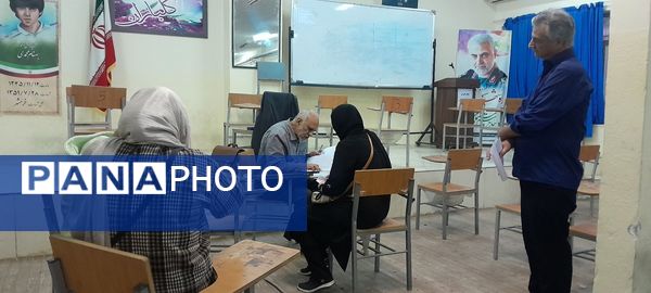 دیدار ماهانه اولیا با دبیران در شهیدستان انقلاب اسلامی ناحیه ۳ کرج