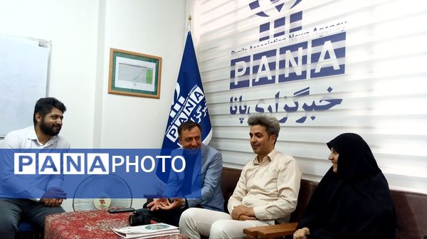 بازدید مدیر آموزش و پرورش ناحیه یک زنجان و تجلیل از فعالان خبرگزاری پانا در استان