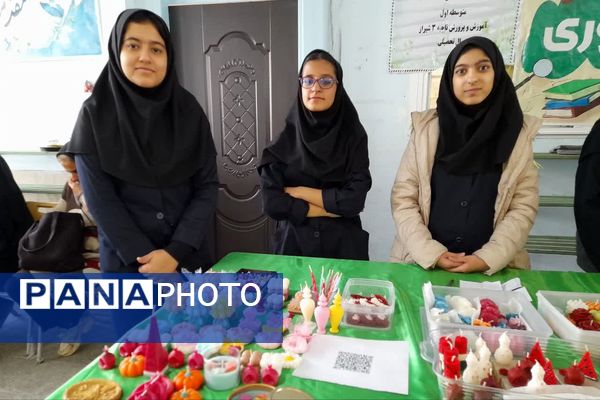 نمایشگاه و بازارچه هنرهای دستی در دبیرستان شاهد فیض شیراز 
