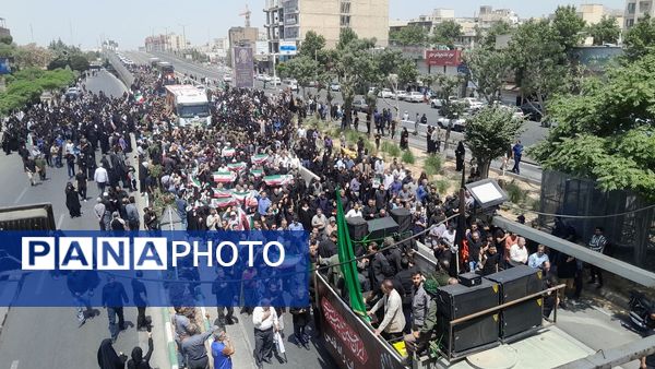 مردم کرج پیکر شهدا حمله رژیم غاصب صهیونیستی به ایران را با عشق و احترام تشییع کردند