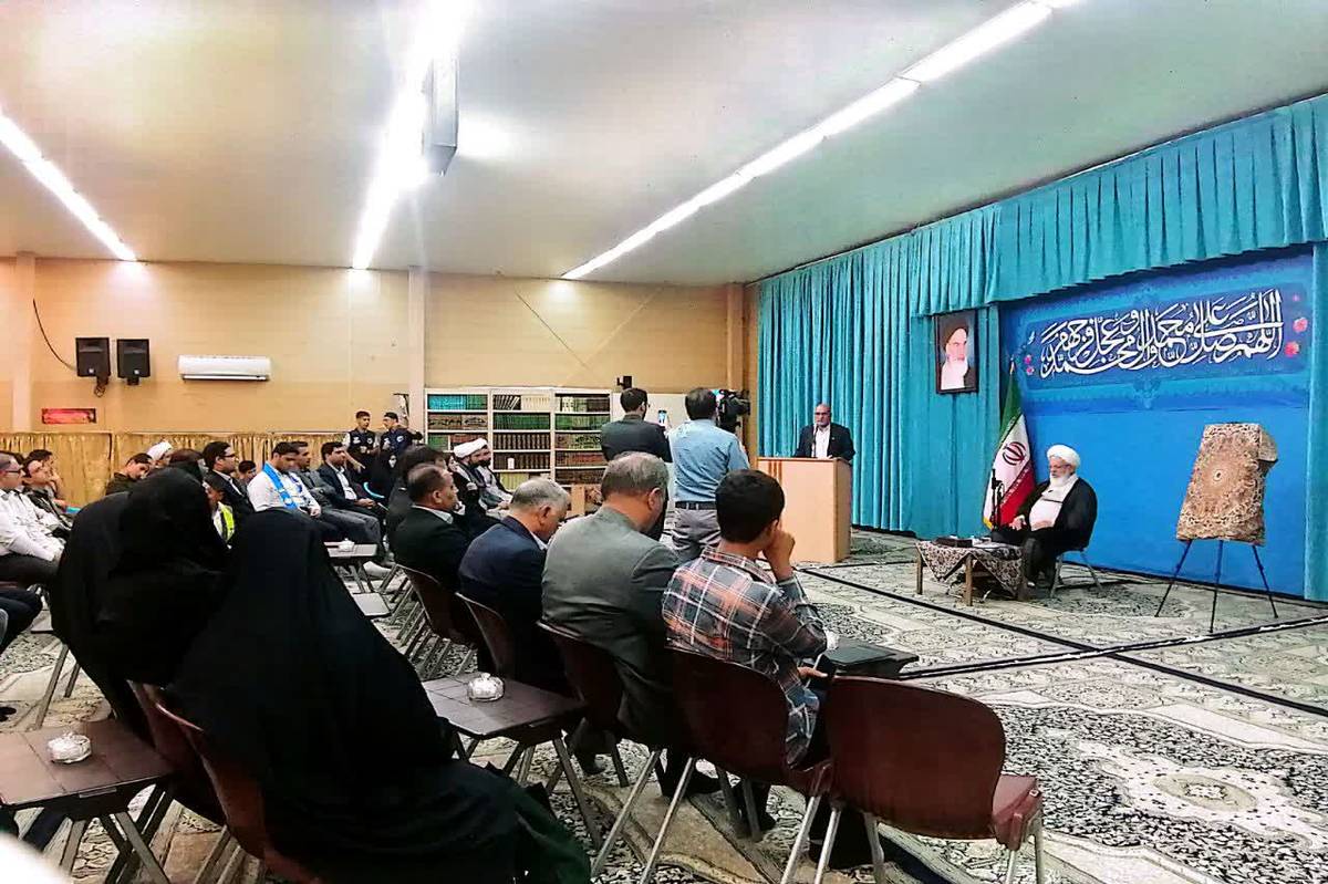 دیدار جمعی دانشآموزان مدارس و تشکل های یزدی با نماینده ولیفقیه