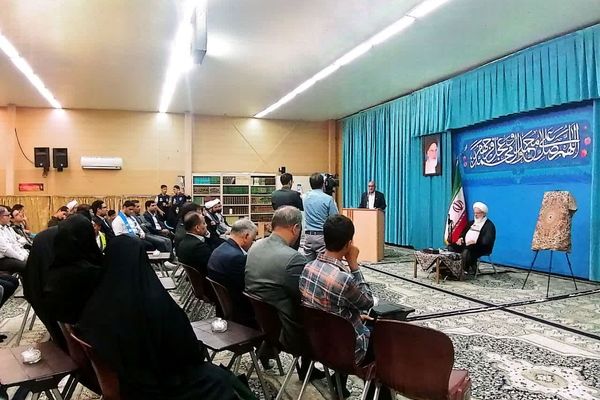 دیدار جمعی دانش‌آموزان مدارس و تشکل های یزدی با نماینده ولی‌فقیه