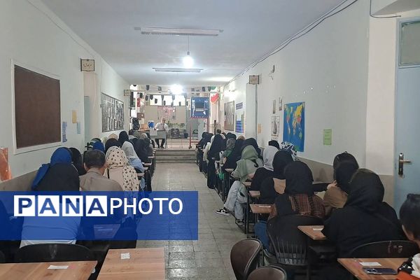 جلسه توجیهی هدایت تحصیلی با حضور مشاورین تحصیلی در دبیرستان فرزانگان شهرستان قدس