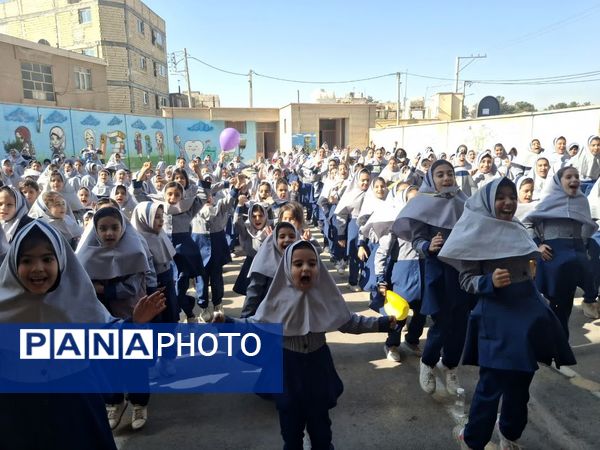صبحگاه شاد مدارس دخترانه استان اصفهان در قالب طرح «نوجوان شاد ایرانی (نشا)»