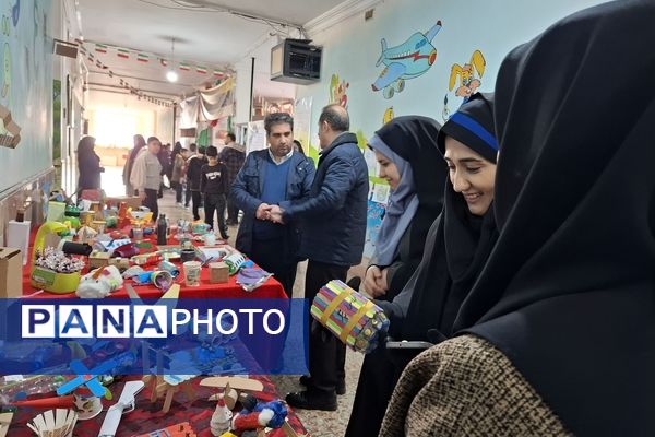 نمایشگاه دست سازه‌های دانش‌آموزان در دبستان هیأت امنایی ملاصدرا 