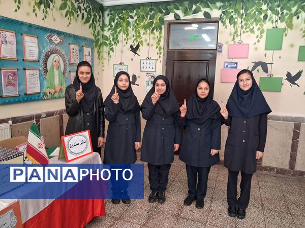 میزبانی پیشتازان مدرسه شهید مدرس در انتخابات شورای دانش‌آموزی