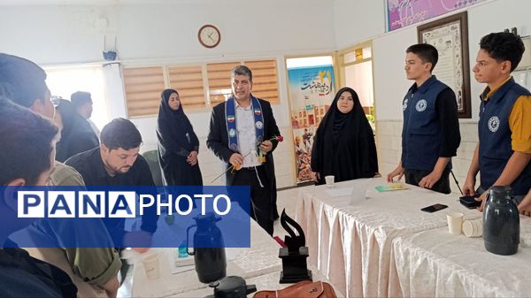 تجلیل از دانش آموز خبرنگاران پسر فعال در مانور خبرگزاری پانا در سازمان دانش آموزی استان خراسان رضوی