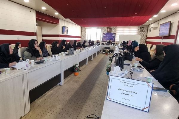 برگزار کارگاه‌های آموزشی ویژه رابطین امور بانوان مدارس منطقه کهریزک 