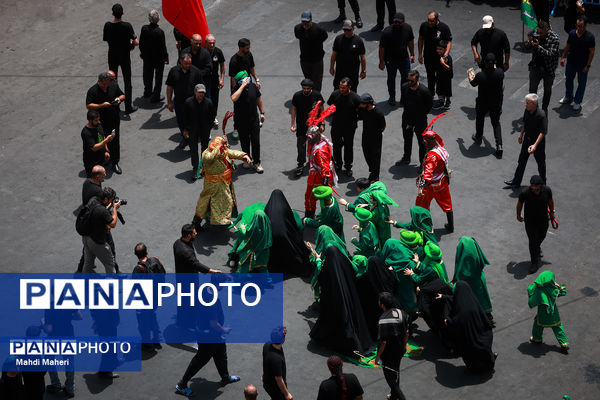 خیمه‌سوزان ظهر عاشورا در چهارراه گلوبندک تهران