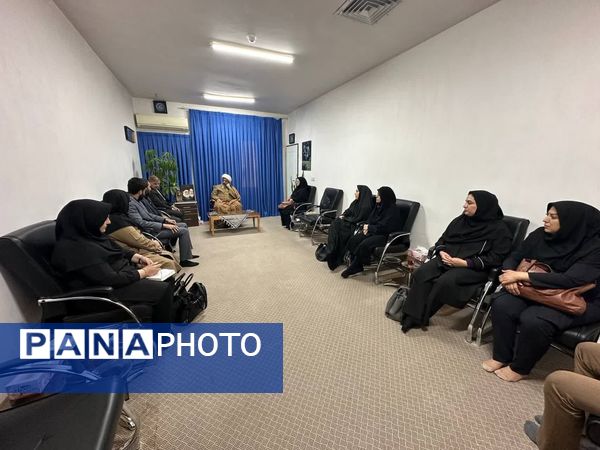  دیدار رئیس شبکه بهداشت و درمان شهرستان ساوجبلاغ با امام جمعه