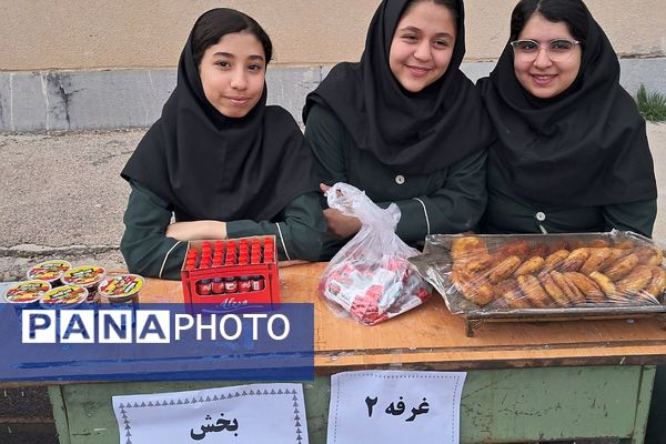 برگزاری بازارچه صنایع دستی و غذا در دبیرستان‌ حضرت‌ معصومه (س) شهرستان فیروزکوه