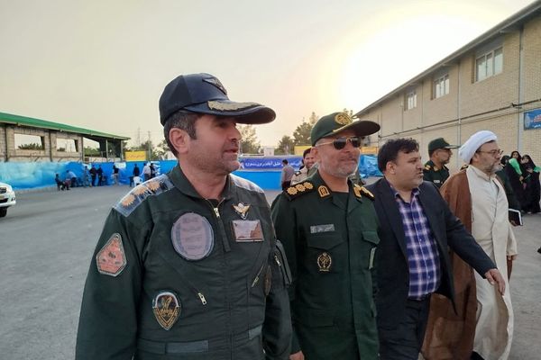 بازدید فرمانده پایگاه پنجم رزمی هوانیروز مشهد از دومین کنگره ملی شهید مدرس (ره) 