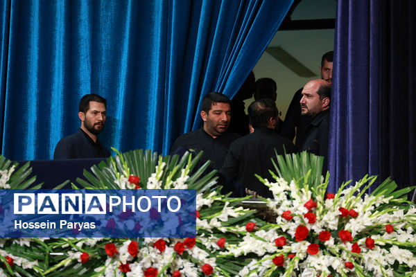 مراسم وداع با پیکر شهدای خدمت در مصلی تهران