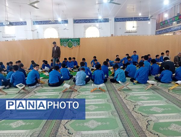 آیین تجلیل از قرآن آموزان با عنوان درخشش ستارگان قرآنی