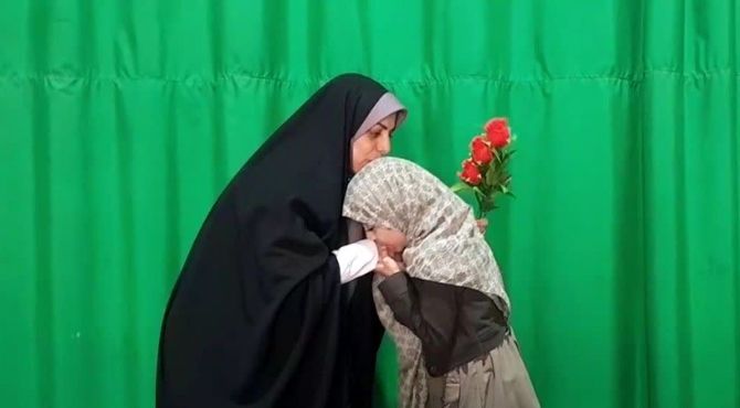 پویش بوسه بر دست بهشت در تفت اجرا شد