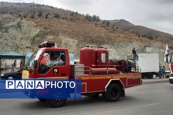 رژه ناوگان خودرویی آتش‌نشانی مشهد 