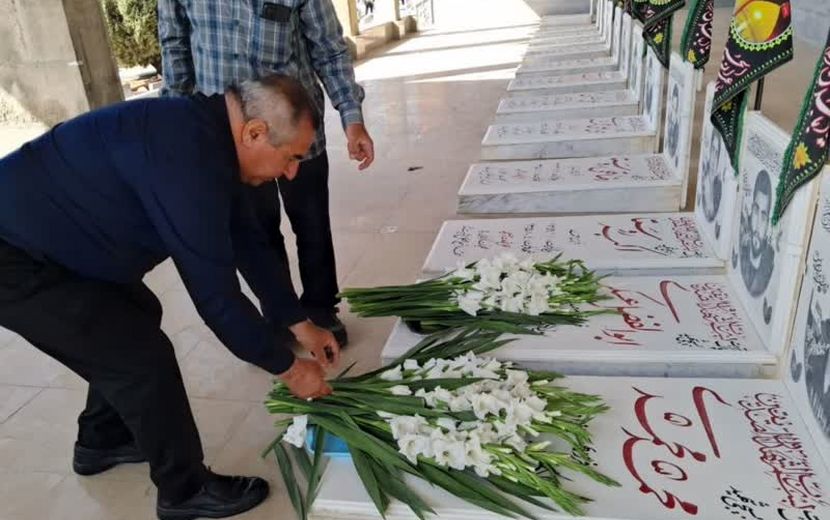 میثاق استاندار و مسئولان استانی با شهدا در سفر به زرقان
