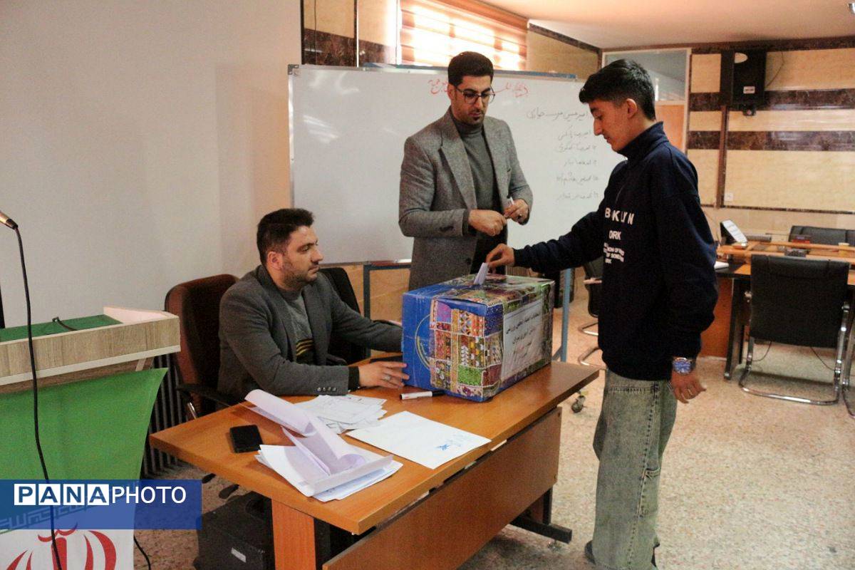  انتخابات انجمن ورزشی دانش‌آموزی در فیروزکوه