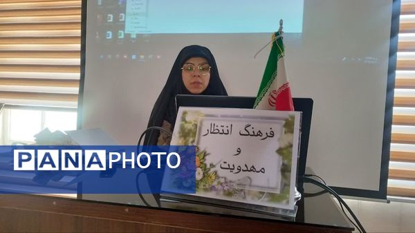 کارگاه آموزش خانواده در دبیرستان شاهد تکتم ناحیه ۳