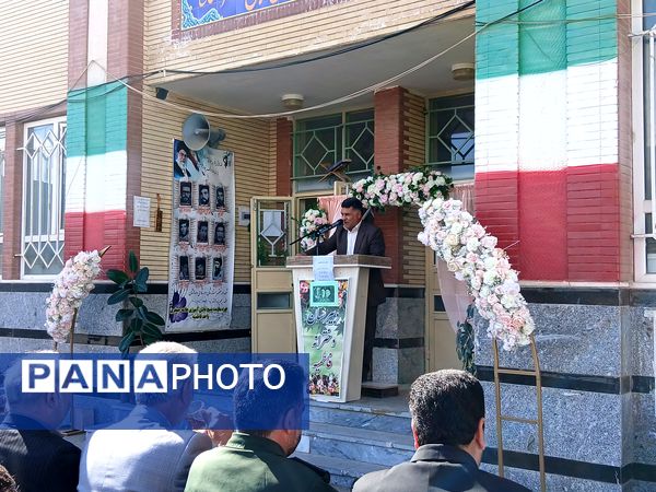 آغاز سال تحصیلی با گرامیداشت یاد و خاطره شهیدان در مدرسه فاطمیه شهرستان چاراویماق 