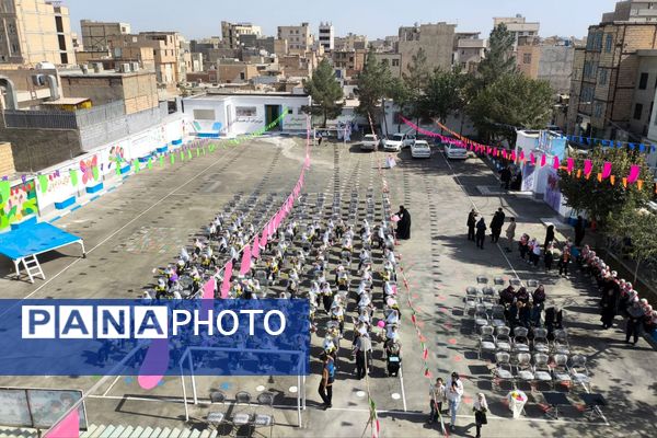 برگزاری جشن شکوفه‌ها در مدرسه عصمت شهرستان رباط کریم 