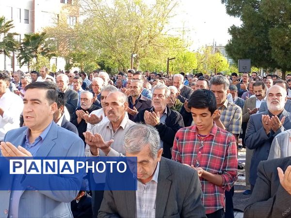 برپایی نماز عید سعید فطر در پارک شهدای کوچه بیوک
