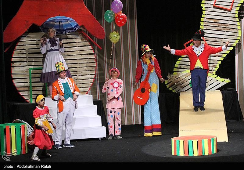 پیام نمایش «همه پنگوئن یا چی؟» دوست داشتن و زندگی مسالمت‌آمیز است