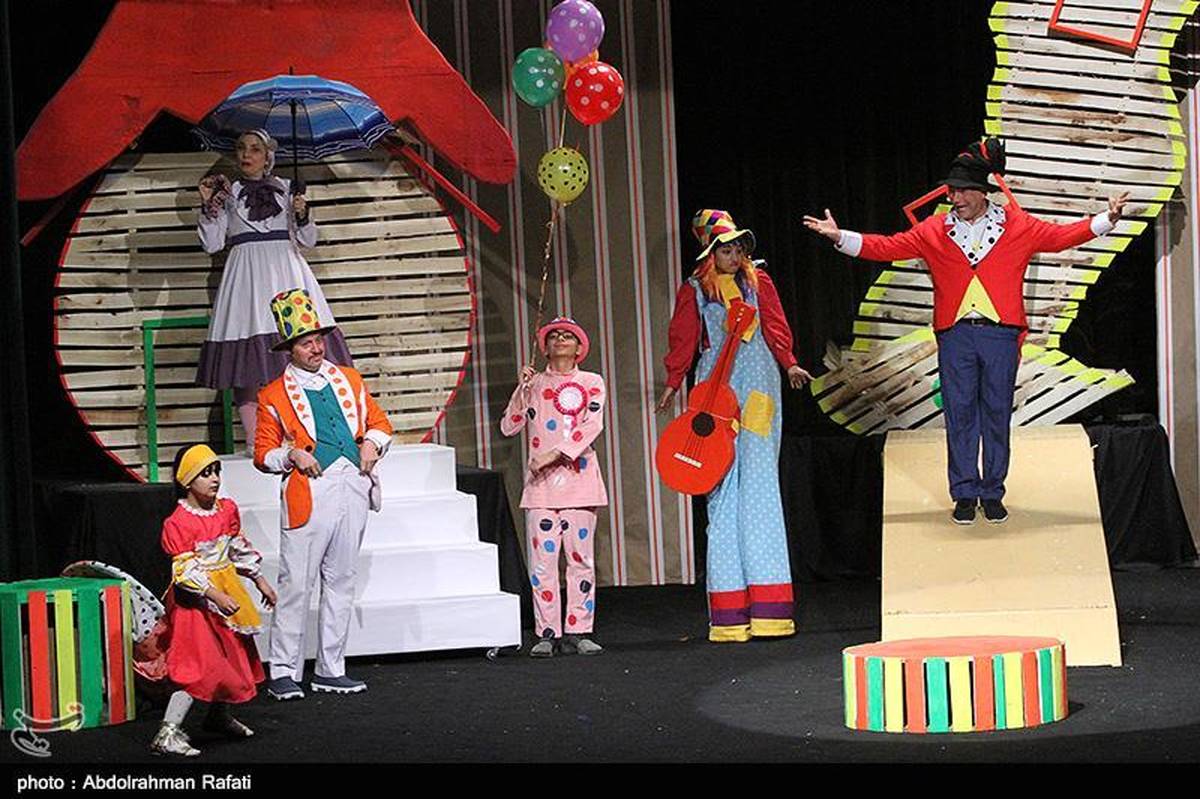 پیام نمایش «همه پنگوئن یا چی؟» دوست داشتن و زندگی مسالمت‌آمیز است