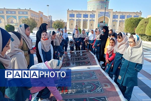 غبارروبی مزار شهدا توسط دانش‌آموزان دبستان سمیه