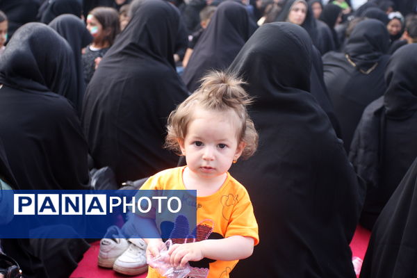 برپایی سفره حضرت رقیه(س) در زنجان