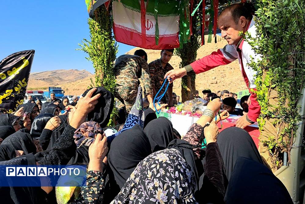حضور پرشور مردم اَفرینه در آیین استقبال از شهید گمنام