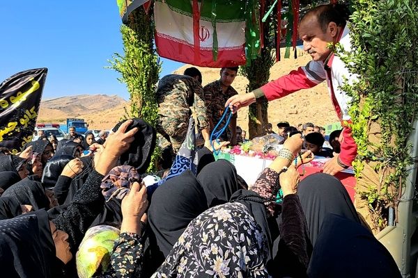 حضور پرشور مردم اَفرینه در آیین استقبال از شهید گمنام