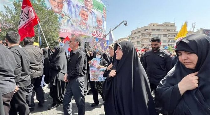 حضور معاون زنان رئیس‌جمهور در مراسم تشییع شهدای اقتدار
