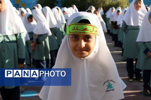 مراسم صبحگاه مهدوی در مدرسه شاهد نیک‌اندیشان