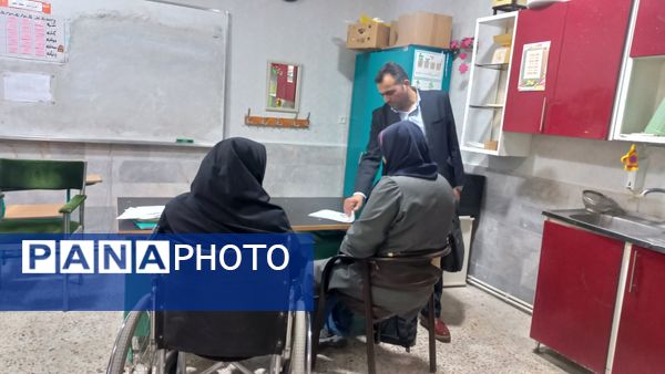 بازدید سرپرست اداره آموزش و پرورش استثنایی استان از روند برگزاری امتحانات نوبت دوم