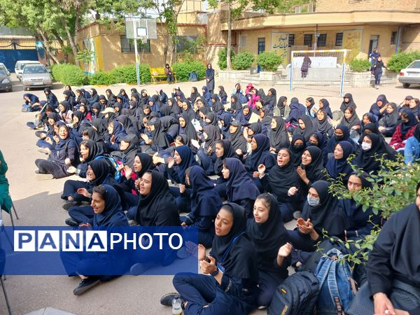 جشن سپاس معلم در هنرستان فنی حرفه‌ای بدیع ناحیه یک