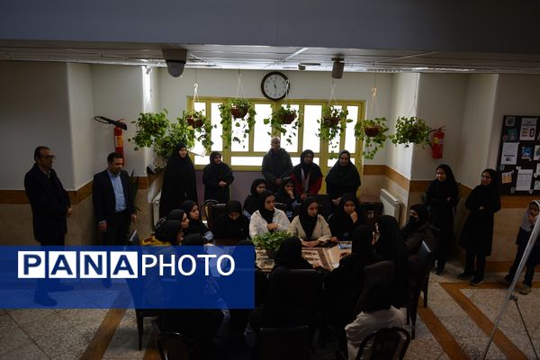 برای اولین‌بار؛ برگزاری کافه ۵۷ در دبیرستان‌ نمونه دولتی ولایت بهارستان‌دو