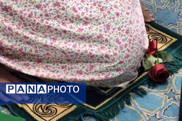 طرح نورانی «هم سجاده با مادر» در دبستان حکمت نبوی ناحیه دو شهرری 