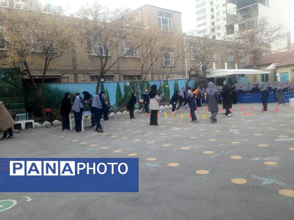 مسابقه جذاب مادر و دختر در دبستان مصلی نژاد حضرت زینب(س)