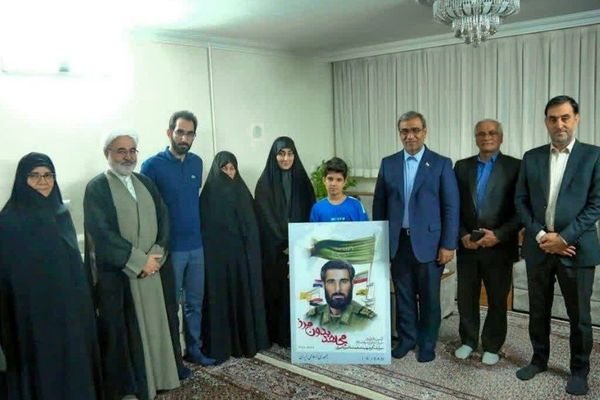 شهدا و ایثارگران جان شیرین خود را برای آرمان‌های الهی فدا کردند