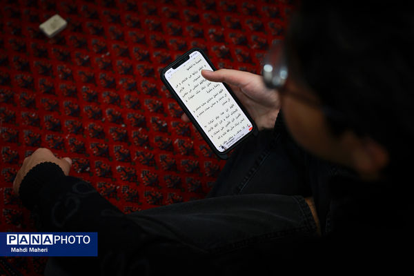 اعتکاف دانش‌آموزی در مسجد امام عصر (عج)