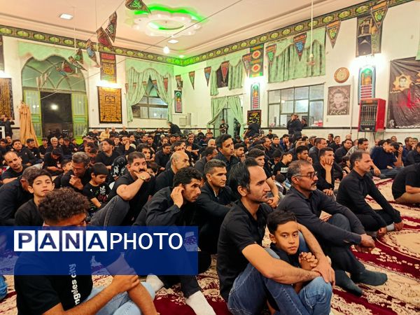 نوای “لبیک یا حسین” در شب پنجم محرم در رزق آباد طنین‌انداز شد