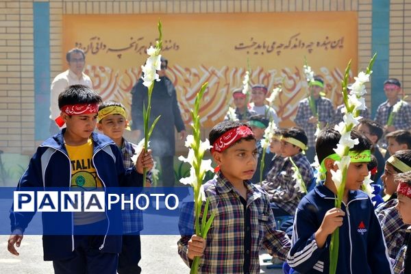 حضور پیکر شهید دانش‌آموز زینت بخش مدارس نجف‌آباد 