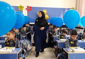 مادران، پسر‌های کلاس اولی خود را راهی مسیر علم و دانش کردند