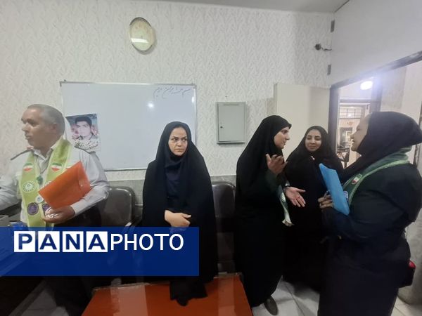 بازدید مدرسان کشوری سازمان دانش‌آموزی از دبیرستان تمام تشکیلاتی عفت